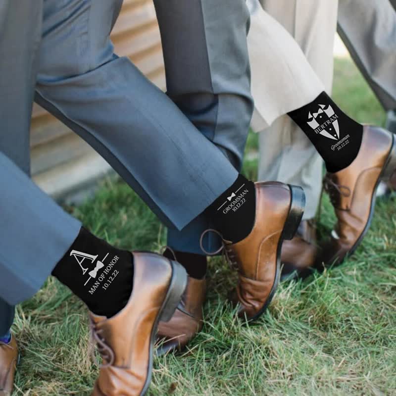 Calcetines negros personalizados para padrinos de boda con nombre para hombre