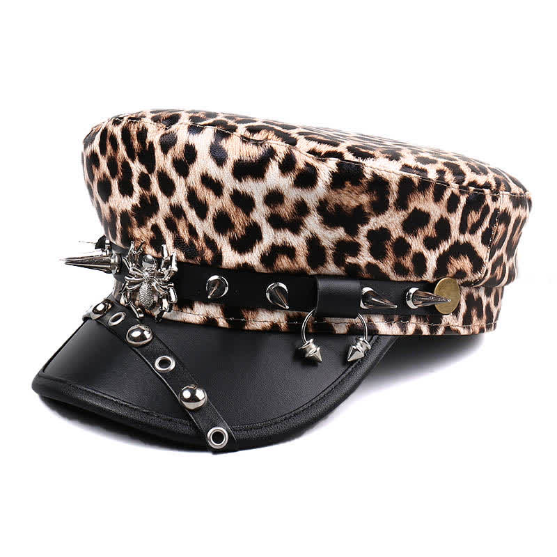 Boina de cuero con estampado de leopardo y remaches para mujer