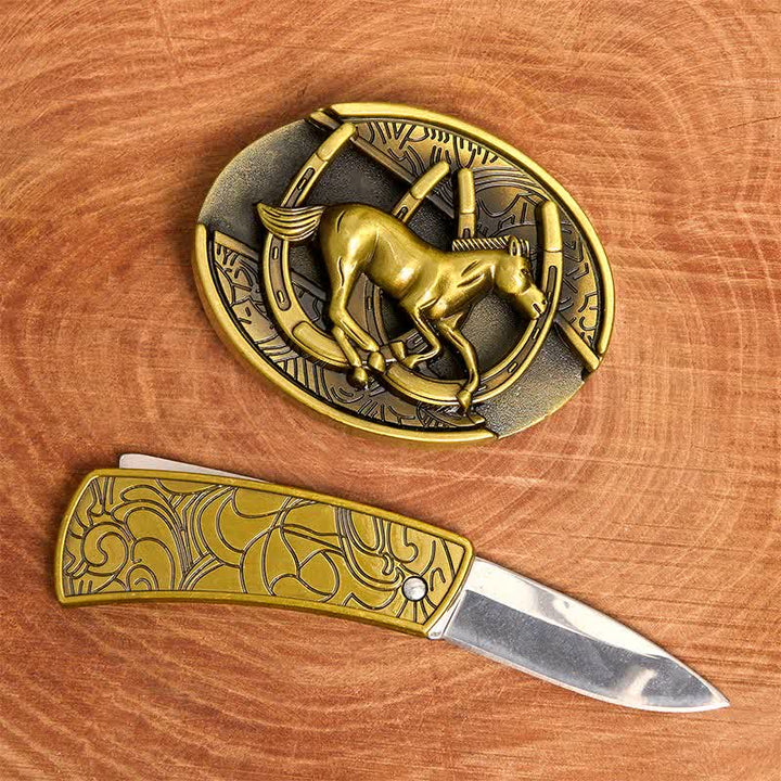 Cinturón de cuero con cuchillo plegable oculto de caballo al galope de bronce para hombre - image 2
