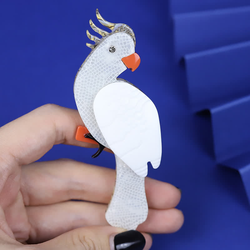 Broche de acrílico hecho a mano con dibujo de pájaro loro blanco - image 3