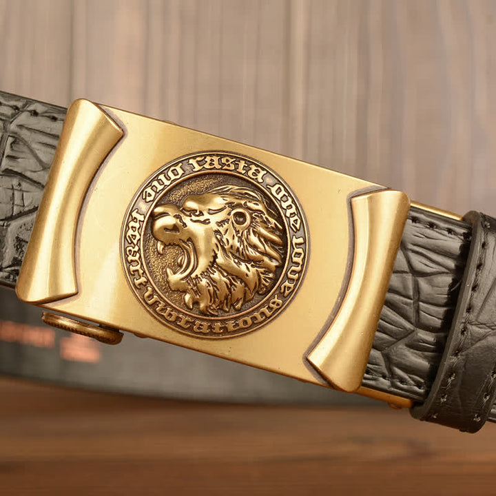 Cinturón de piel con estampado de caimán y cabeza de león para hombre