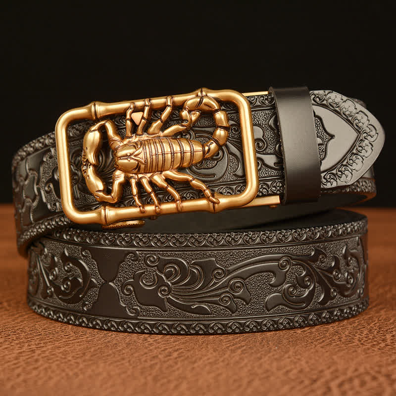 Cinturón de cuero grabado con escorpión en relieve para hombre