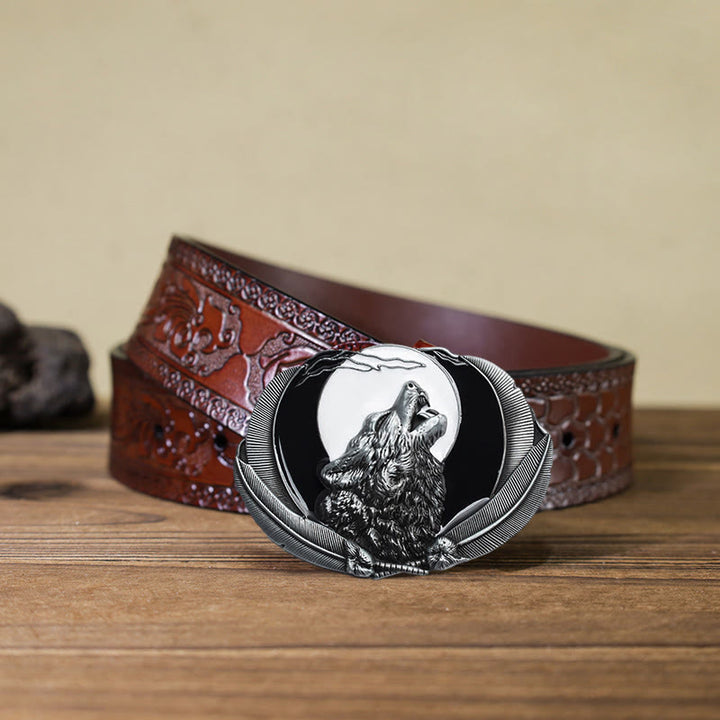 Cinturón de cuero con hebilla ovalada y diseño de lobo aullador y luna para hombre