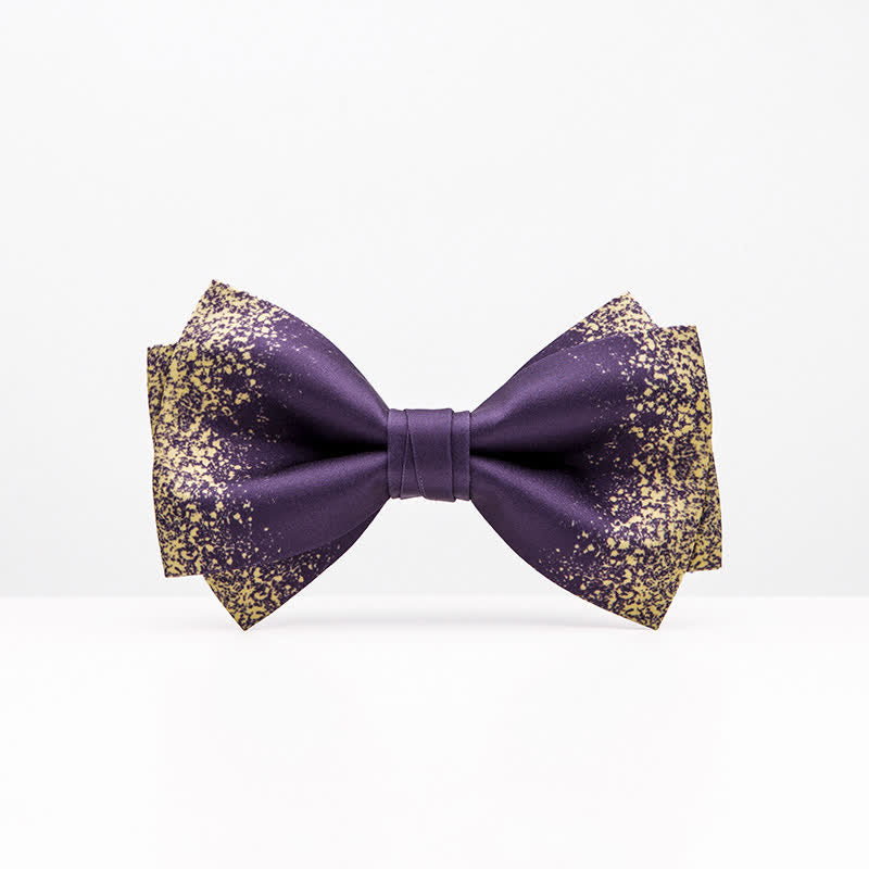 Pajarita violeta resplandeciente con cielo nocturno para hombre