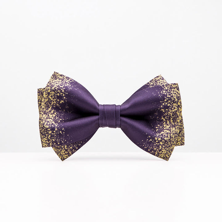 Pajarita violeta resplandeciente con cielo nocturno para hombre