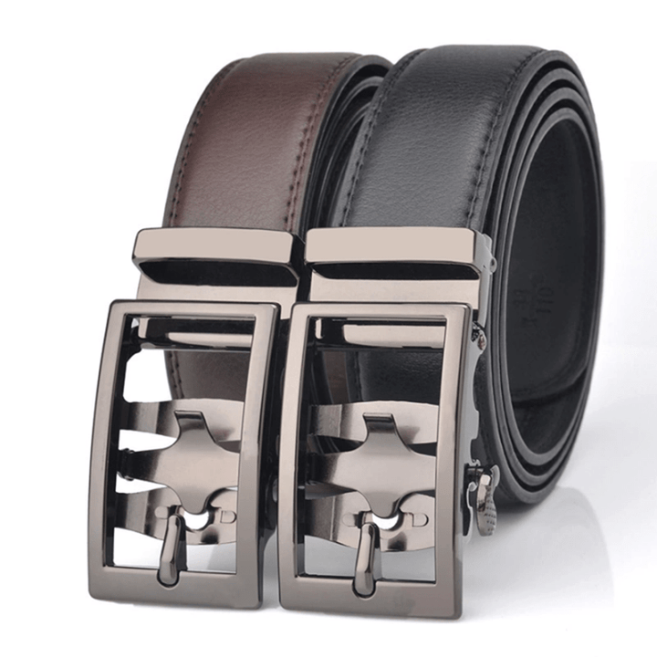 Cinturón de cuero con hebilla automática hueca sofisticado para hombre