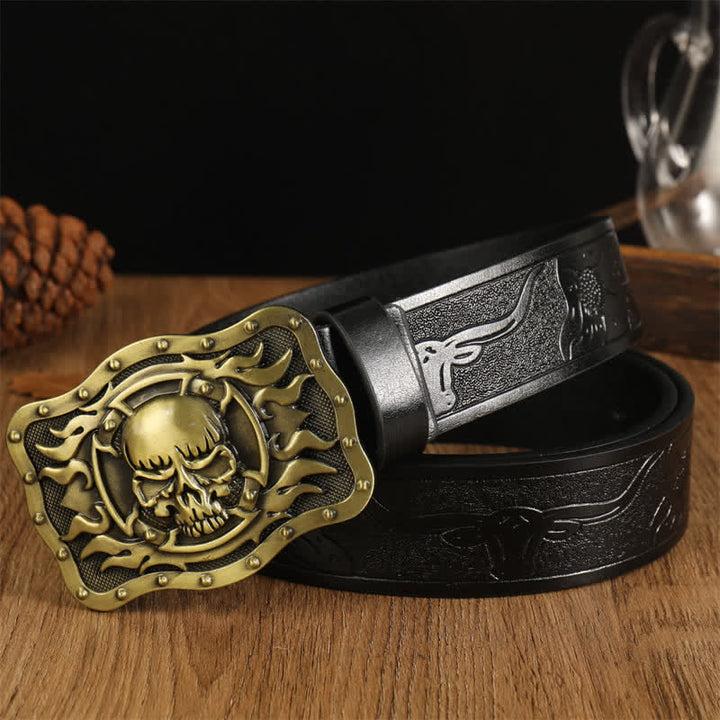 Cinturón de cuero con llamas y cabeza de calavera de moda para hombre