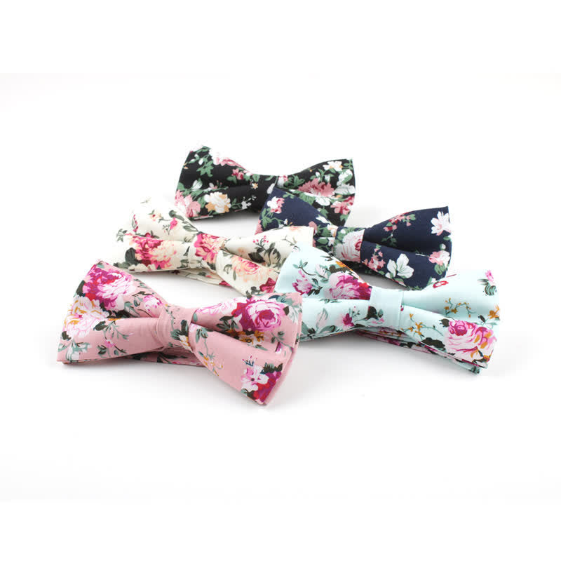Pajarita con estampado floral de hojas de rosas teñidas para hombre