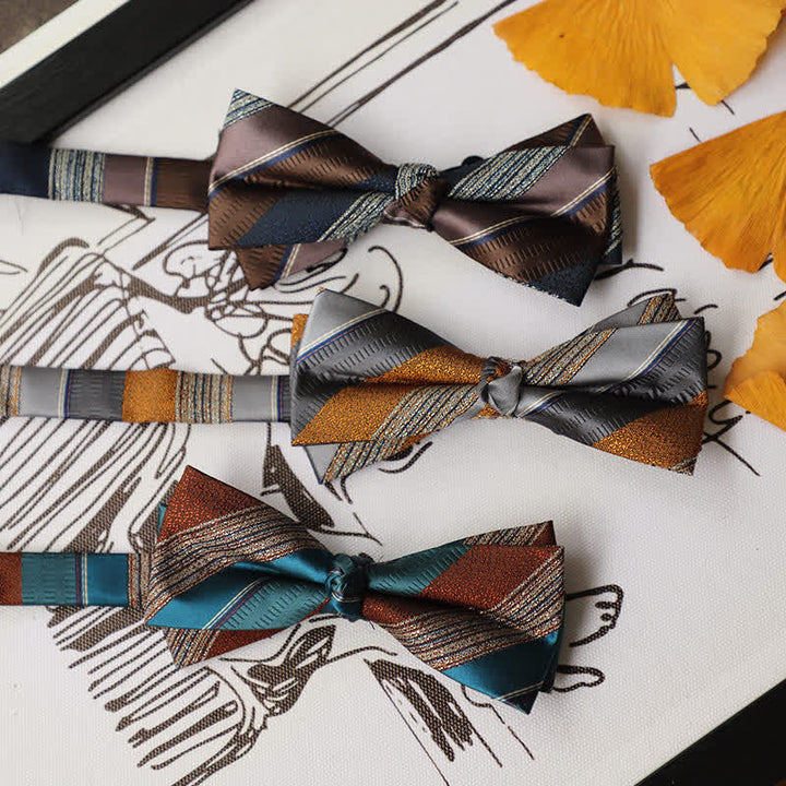 Pajarita retro de rayas con contraste de colores para hombre