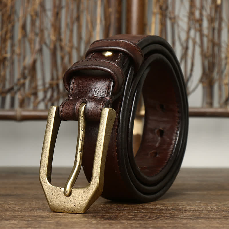 Cinturón de cuero brillante con hebilla rectangular para hombre