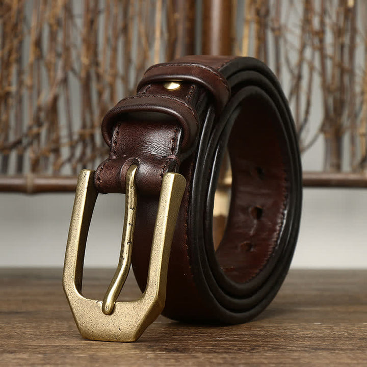 Cinturón de cuero brillante con hebilla rectangular para hombre