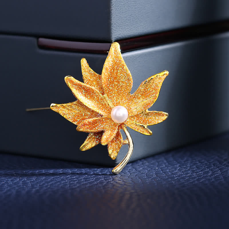 Broche de perla con forma de hoja de arce para mujer