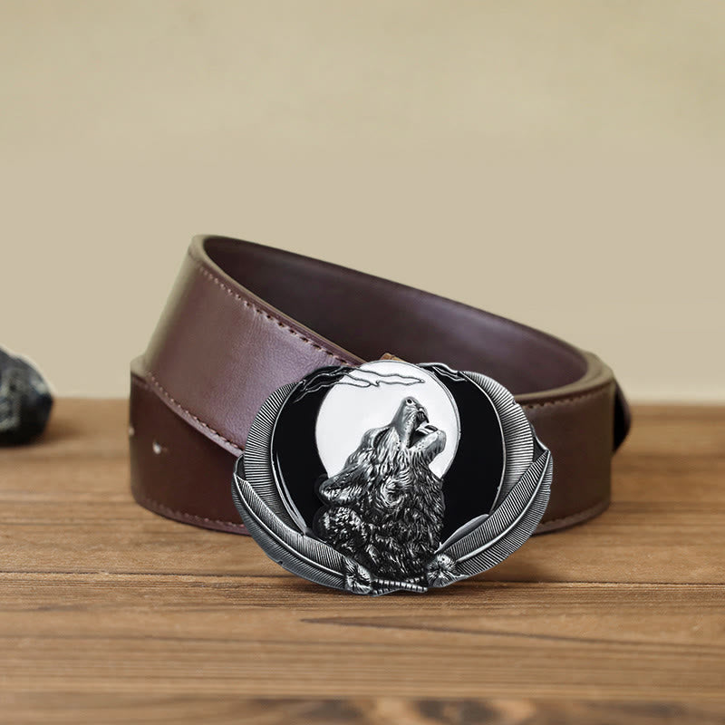 Cinturón de cuero con hebilla ovalada y diseño de lobo aullador y luna para hombre