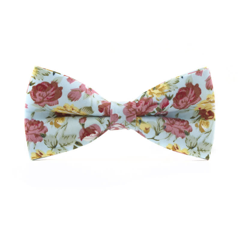 Pajarita con estampado floral de hojas de rosas teñidas para hombre
