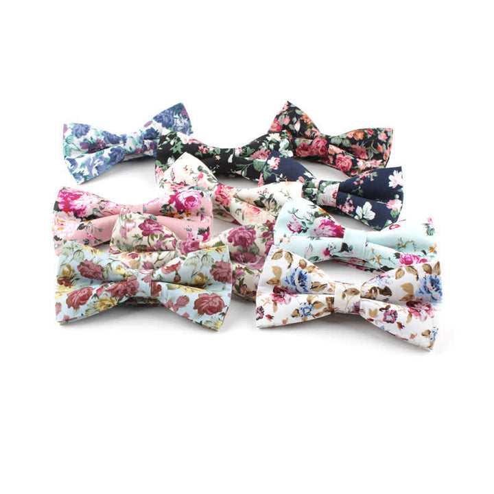 Pajarita con estampado floral de hojas de rosas teñidas para hombre