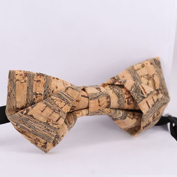 Pajarita de madera con líneas gráficas de corcho para hombre
