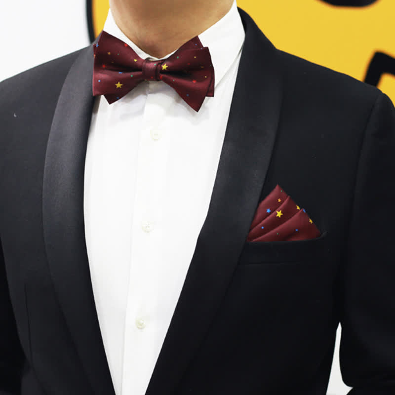 Pajarita de hombre con estrellas brillantes de colores burdeos
