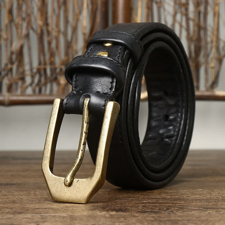 Cinturón de cuero brillante con hebilla rectangular para hombre