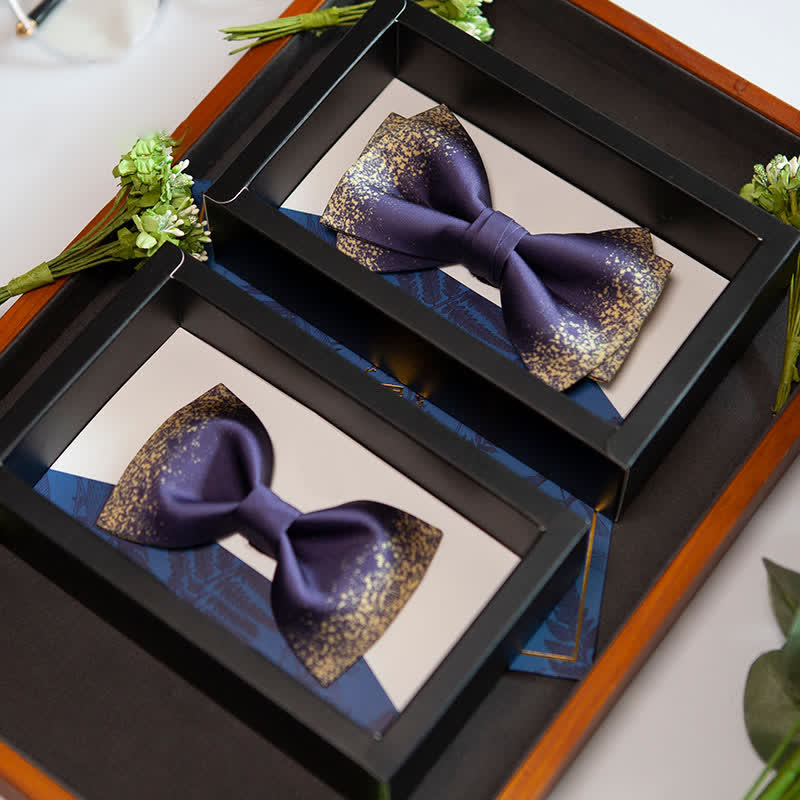 Pajarita violeta resplandeciente con cielo nocturno para hombre