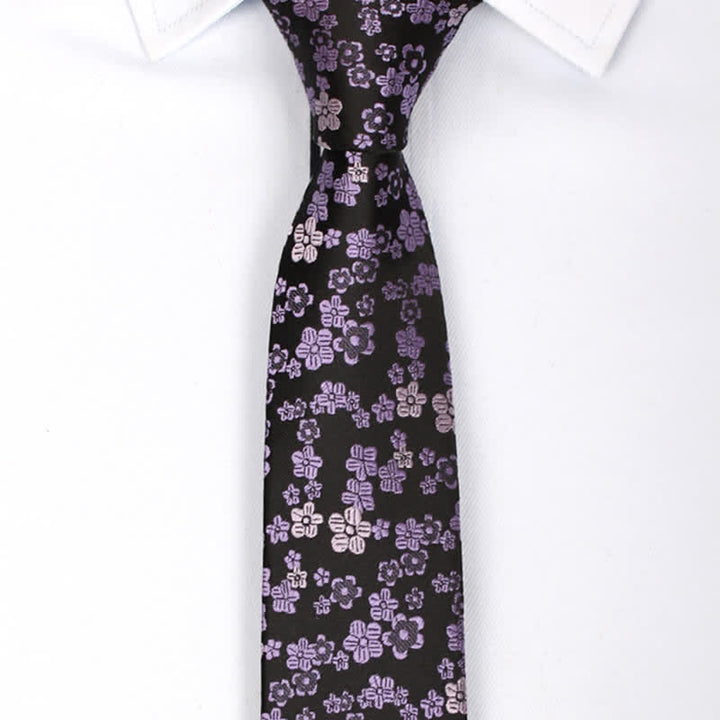 Corbata ajustada con flor pequeña morada para hombre