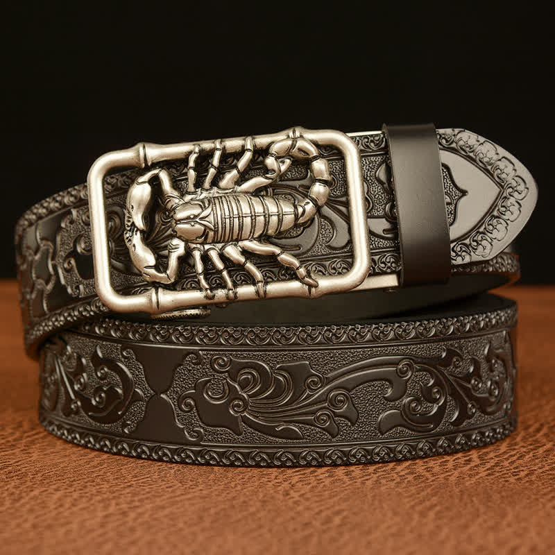 Cinturón de cuero grabado con escorpión en relieve para hombre