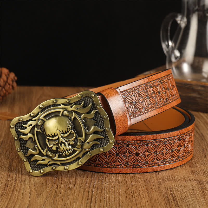 Cinturón de cuero con llamas y cabeza de calavera de moda para hombre