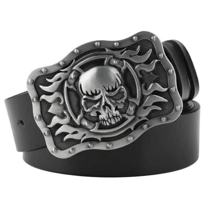 Cinturón de cuero rectangular con calavera en llamas para hombre
