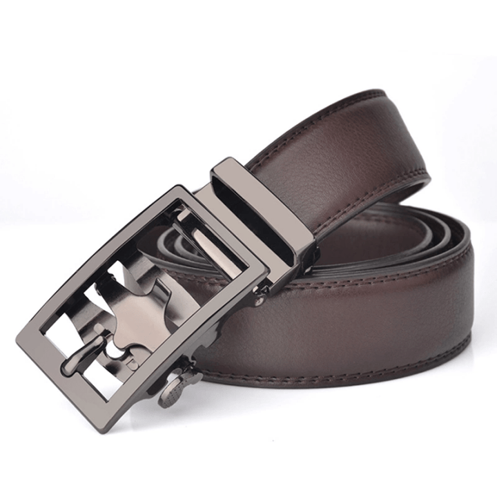 Cinturón de cuero con hebilla automática hueca sofisticado para hombre