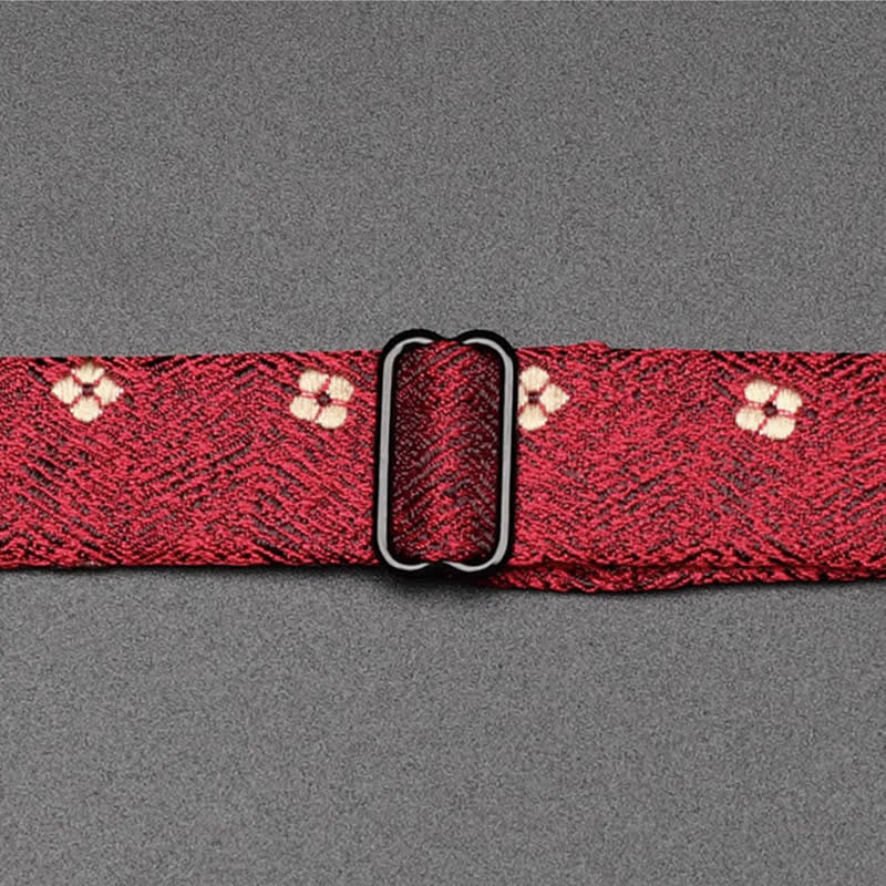 Pajarita roja con pequeñas flores perfumadas para hombre