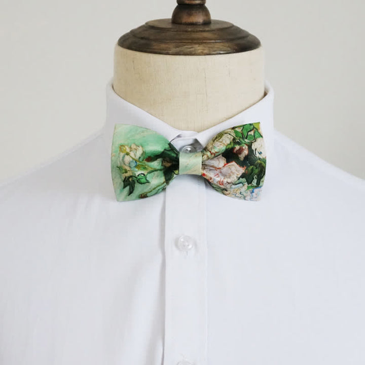Pajarita con estampado floral de rosas blancas y verde claro para hombre