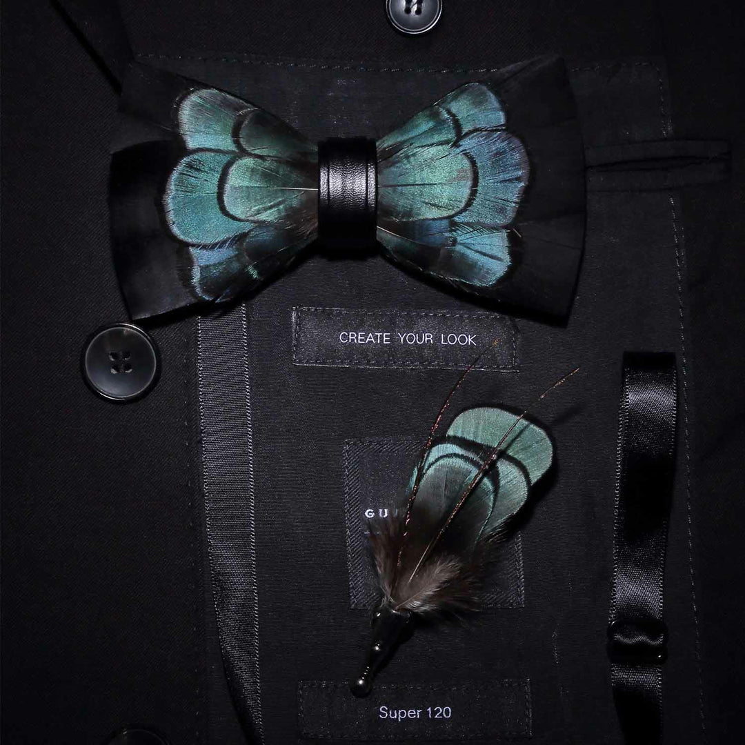 Pajarita de plumas exquisitas para niños en negro y verde con prendedor de solapa
