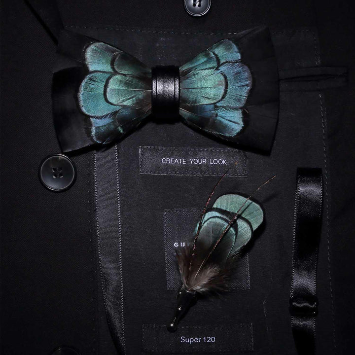 Pajarita de plumas exquisitas para niños en negro y verde con prendedor de solapa