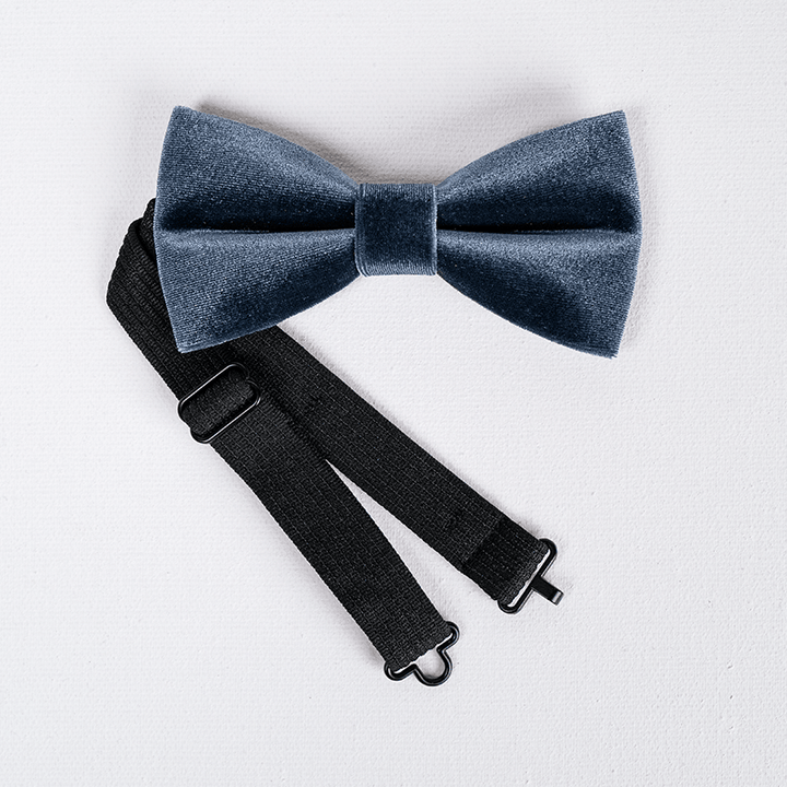 Pajarita de terciopelo de color liso gris brumoso para hombre