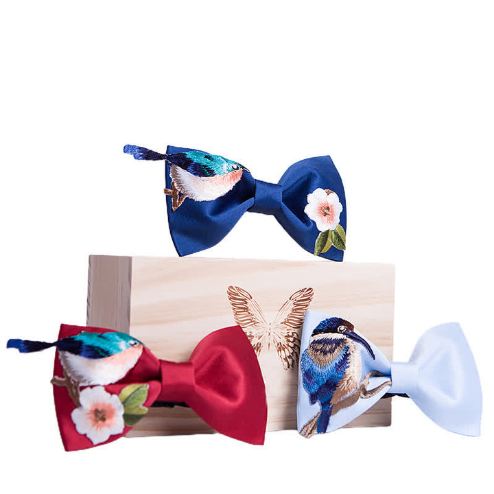 Pajarita con flores y pájaros bordados para hombre