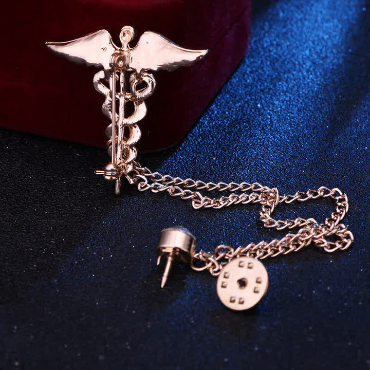 Broche de cadena con serpientes dobles y caduceo para hombre