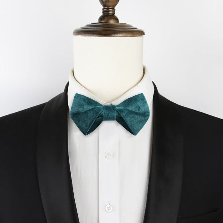 Pajarita de terciopelo con diseño retorcido y estiloso para hombre