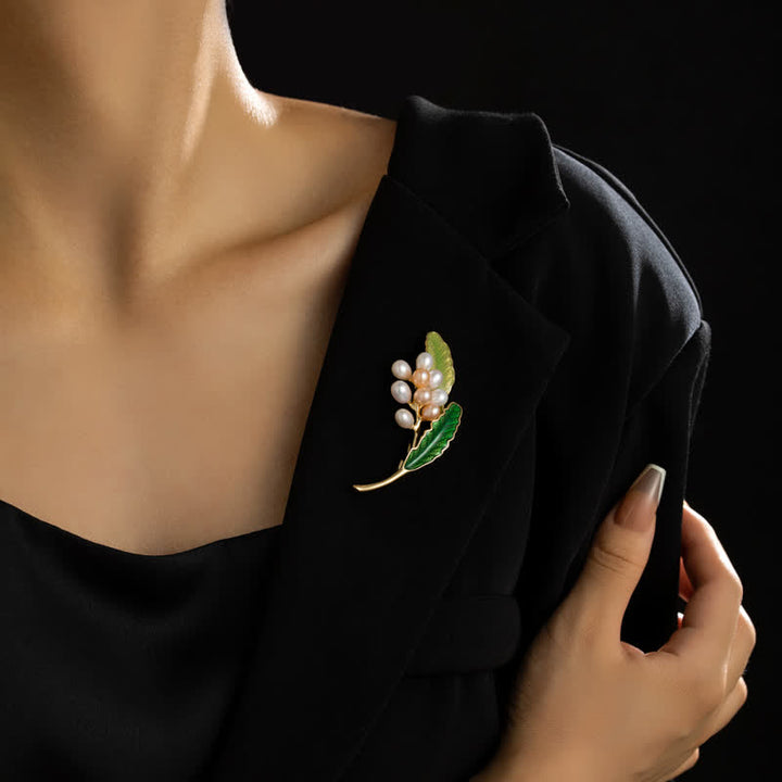 Broche de jazmín con perlas de agua dulce para mujer