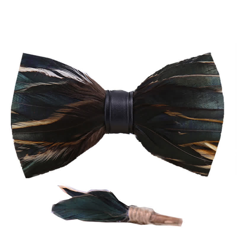 Pajarita con plumas en gris pizarra oscuro y broche de solapa