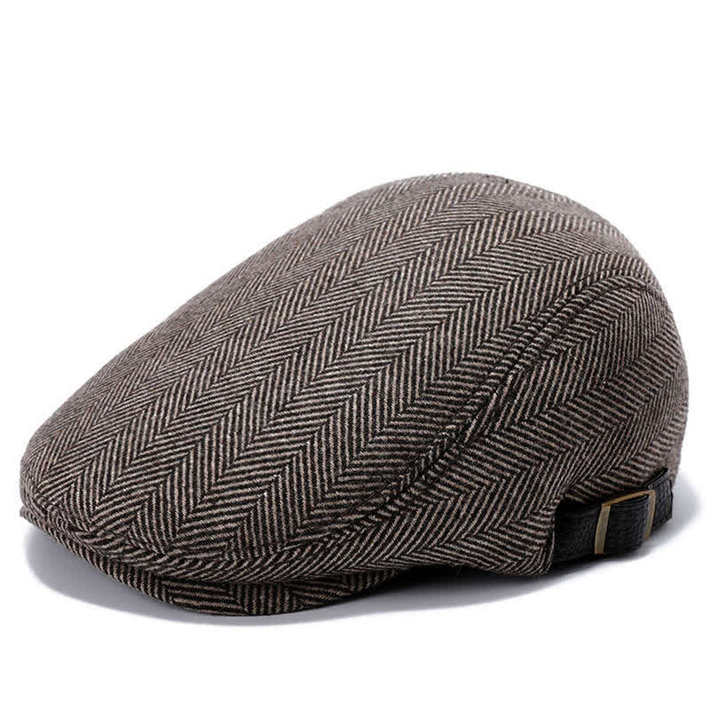 Boina plana con hebilla ajustable de cuero
