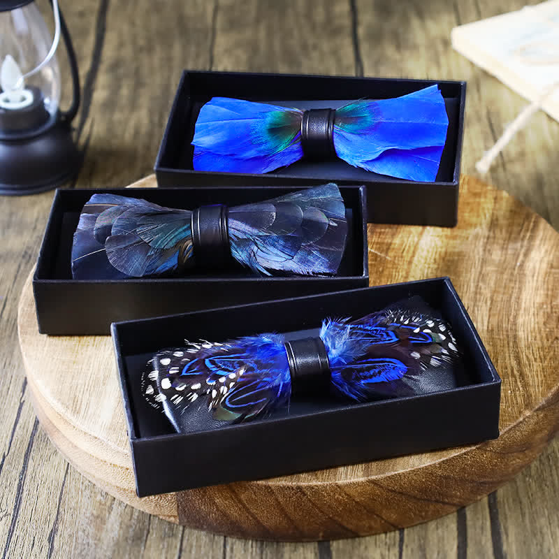 Colección de pajaritas con plumas de pavo real azul