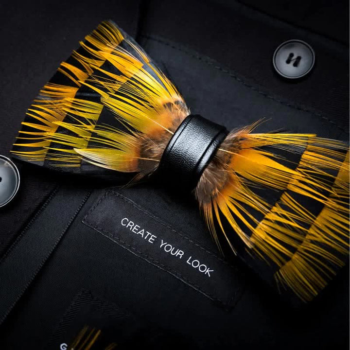 Colección de pajaritas con plumas de pavo real amarillas