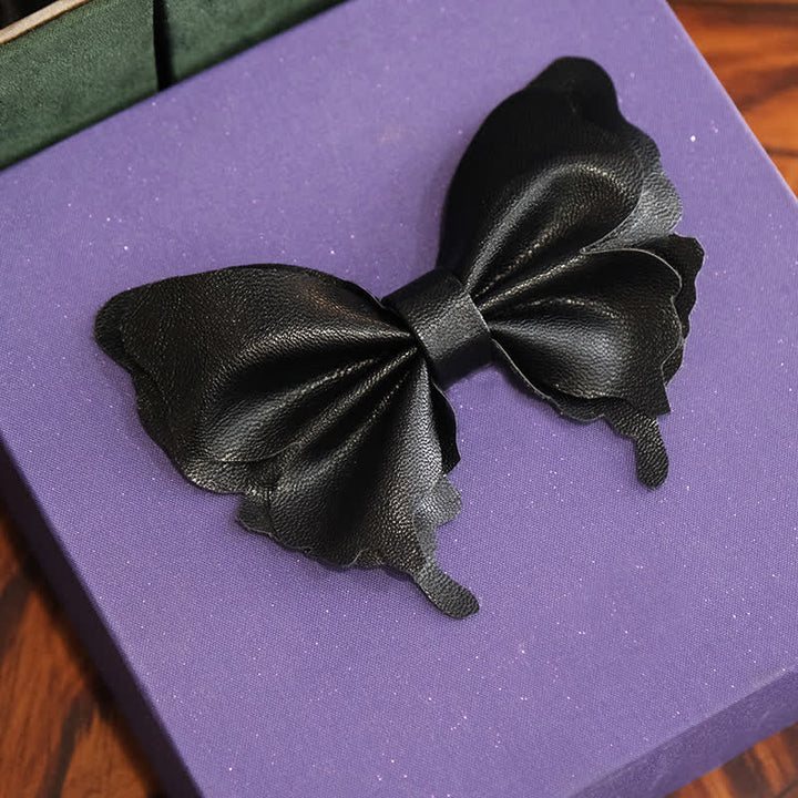 Pajarita de cuero curtido vegetal con diseño de mariposa para hombre