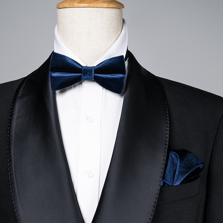 Pajarita de terciopelo de color azul marino liso para hombre