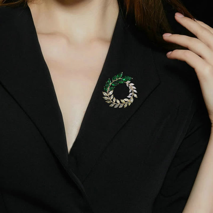 Broche de hojas de trigo doradas y circonitas para mujer