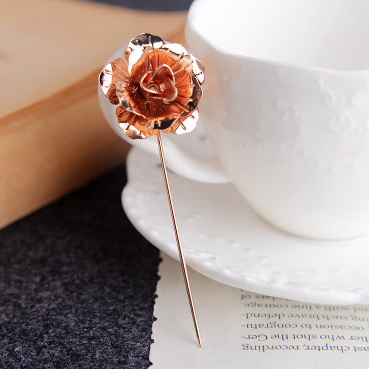 Broche de metal con forma de rosa para hombre