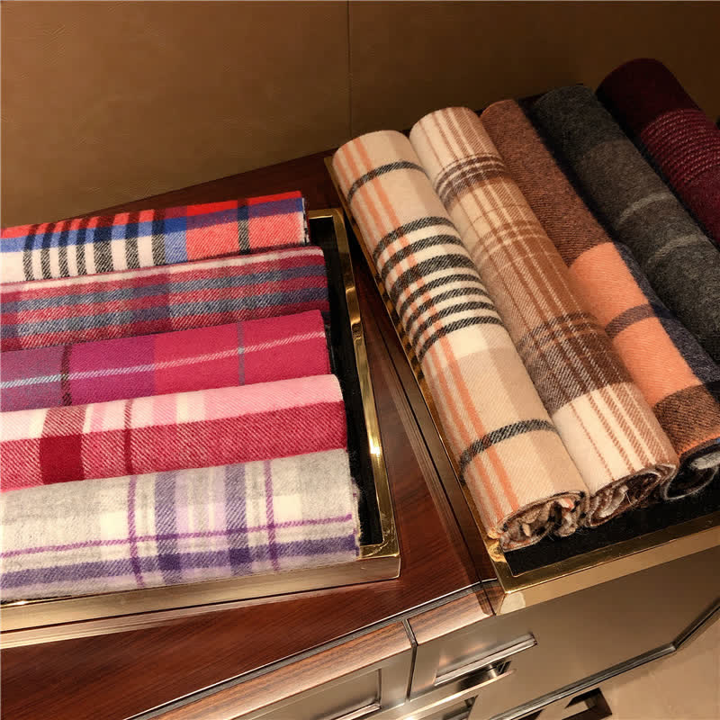 Bufanda unisex de cuadros grandes y cálidos de Lamb Edinburgh - image 6