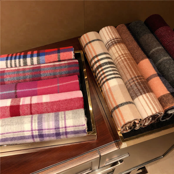 Bufanda unisex de cuadros grandes y cálidos de Lamb Edinburgh - image 6