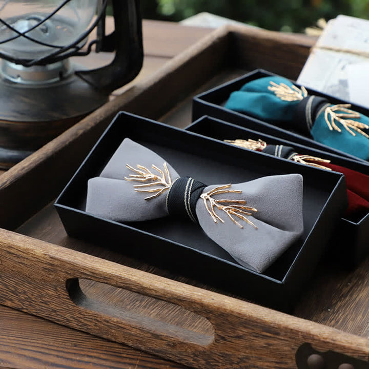 Pajarita de terciopelo con diseño de ramas doradas aristocráticas para hombre