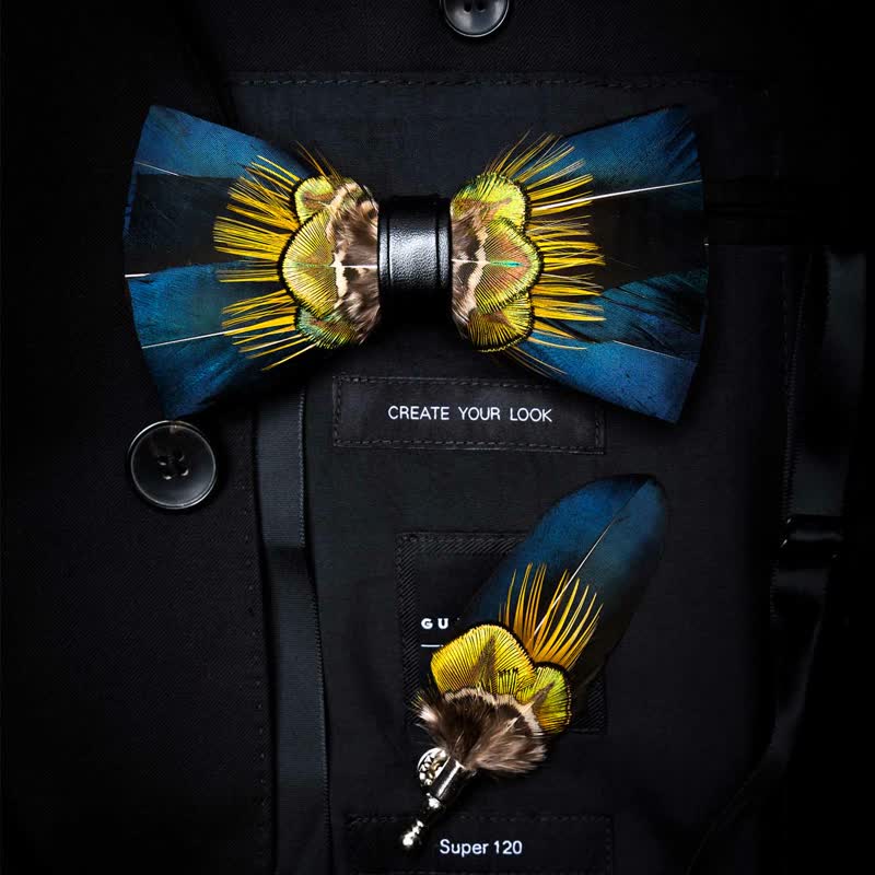 Pajarita de plumas de pavo real azul y amarilla para niños con prendedor de solapa