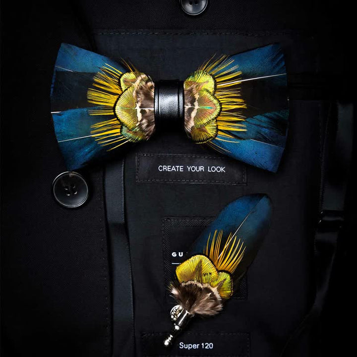 Pajarita de plumas de pavo real azul y amarilla para niños con prendedor de solapa